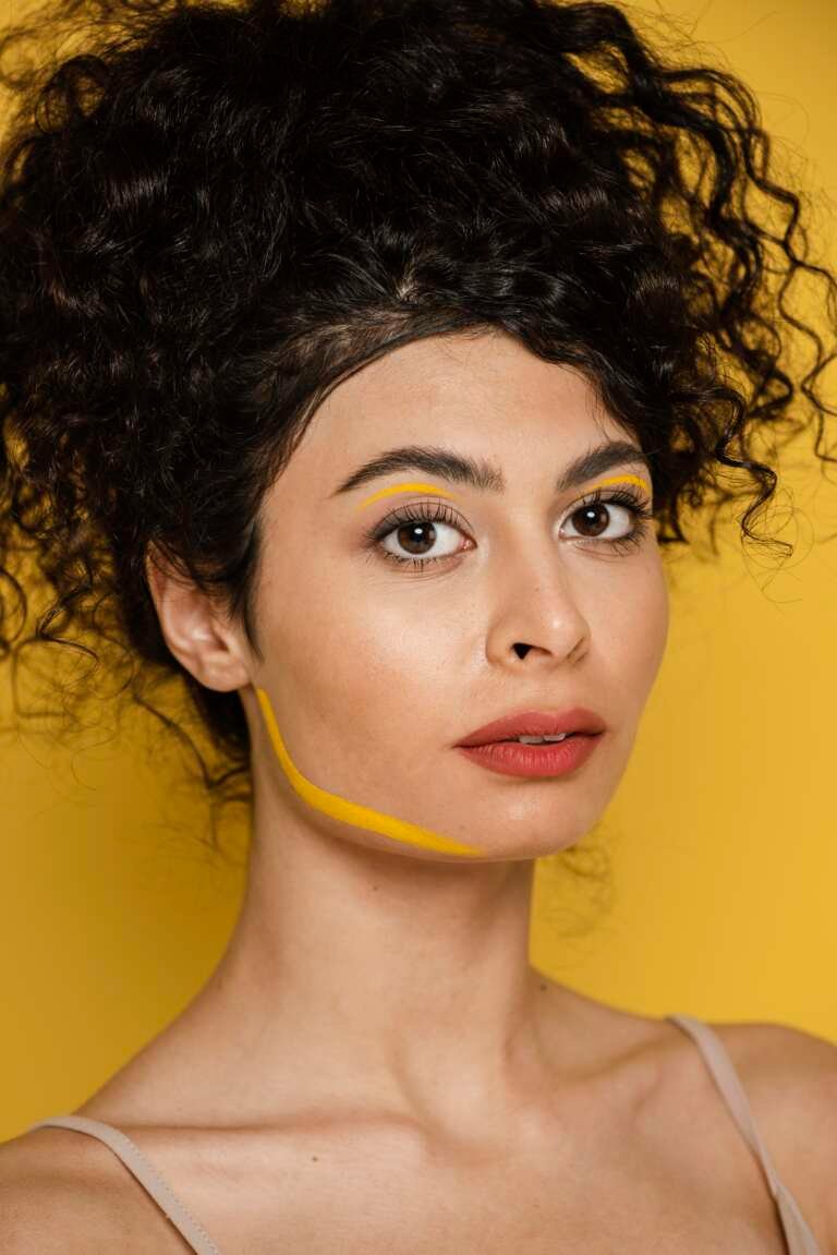 primer-plano-hermoso-modelo-posar