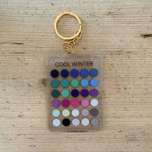 Llavero de colorimetría Invierno Frío (Cool Winter) — 30 colores de su paleta en acrílico
